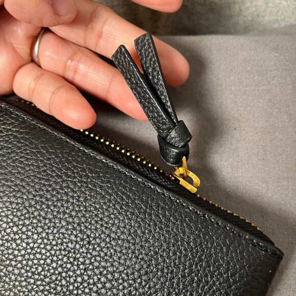 Tory Burch Britten Large Zip Wristlet Pebbled Black Leather Classic Minimalist - Picture 7 of 7